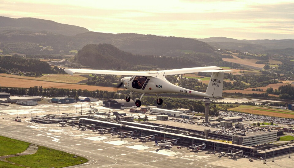 Avinors elfly over Trondheim lufthavn, Værnes.
