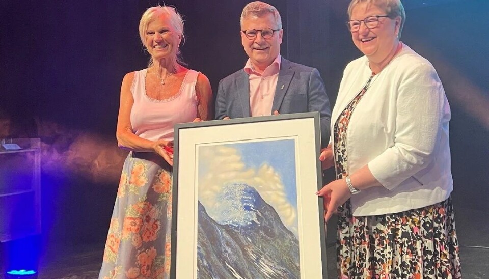 Stiftelsen Norsk Gastronomi, ved Arne Sørvig, er vinner av SelgNorge-prisen 2024. Prisen ble overrakt Sørvig av administrerende direktør i NHO Reiseliv, Kristin Krohn Devold, og president i NHO Reiseliv, Mona Saab, under NHO Reiselivs årskonferanse