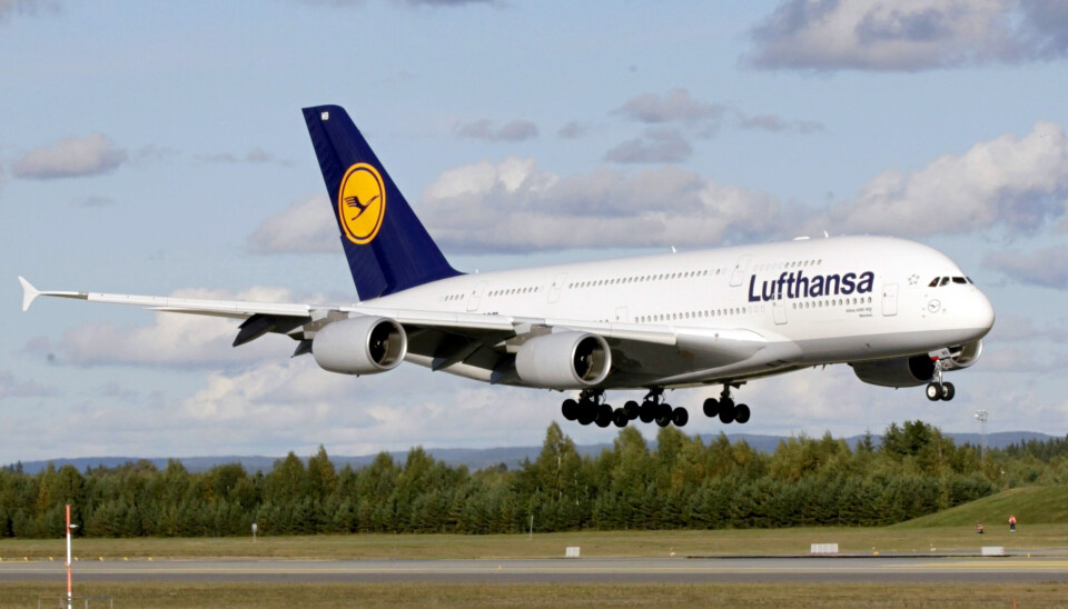 Tross økte inntekter, ble overskuddet til det tyske luftfartskonsernet Lufthansa kraftig redusert i årets andre kvartal.