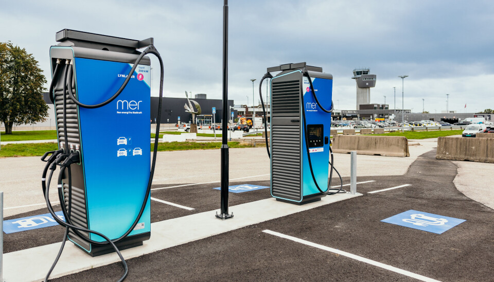 Det var høsten 2023 at Statkraft-eide Mer vant anbudet om å etablerer ladeinfrastruktur på 42 av flyplassene til Avinor. Først ut med hurtiglading er Kristiansand lufthavn Kjevik.