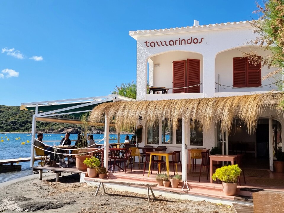 Idyllisk strandrestaurant på Menorca.