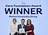 Aspa Fthenou and Marina Maniadi fra Metaxa Hospitality Group fikk TUI Care Foundation Award av Alexander Panczuk som er administrerende direktør i TUI Care Foundation.