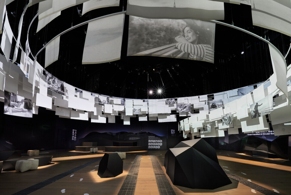 Inne i den nordiske paviljongen.