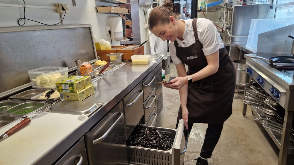 – Jeg vil bruke tiden min på å skape smaker og opplevelser, ikke på å telle varer og lete etter datomerking, sier Runa Kvendseth.