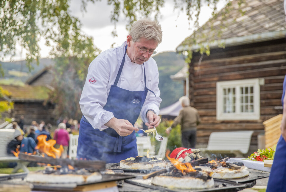 Mesterkokk Arne Brimi er godt fornøyd med at mange unge velger kokkeutdanning Stjernekokk Arne Brimi er godt fornøyd med at mange unge velger kokkeutdanning