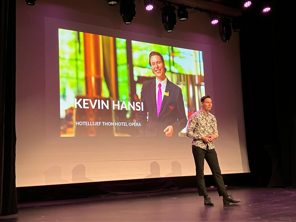Kevin Hansi, hotellsjef på Thon Hotel Opera, holdt åpningsforedrag med tittelen 'Gjestfrihet er mer enn du ser'. Han fortalte om sin egen vei fra oppvaskhjelp, via kokk, kokkelærling og resepsjonssjef, til hotellsjef.